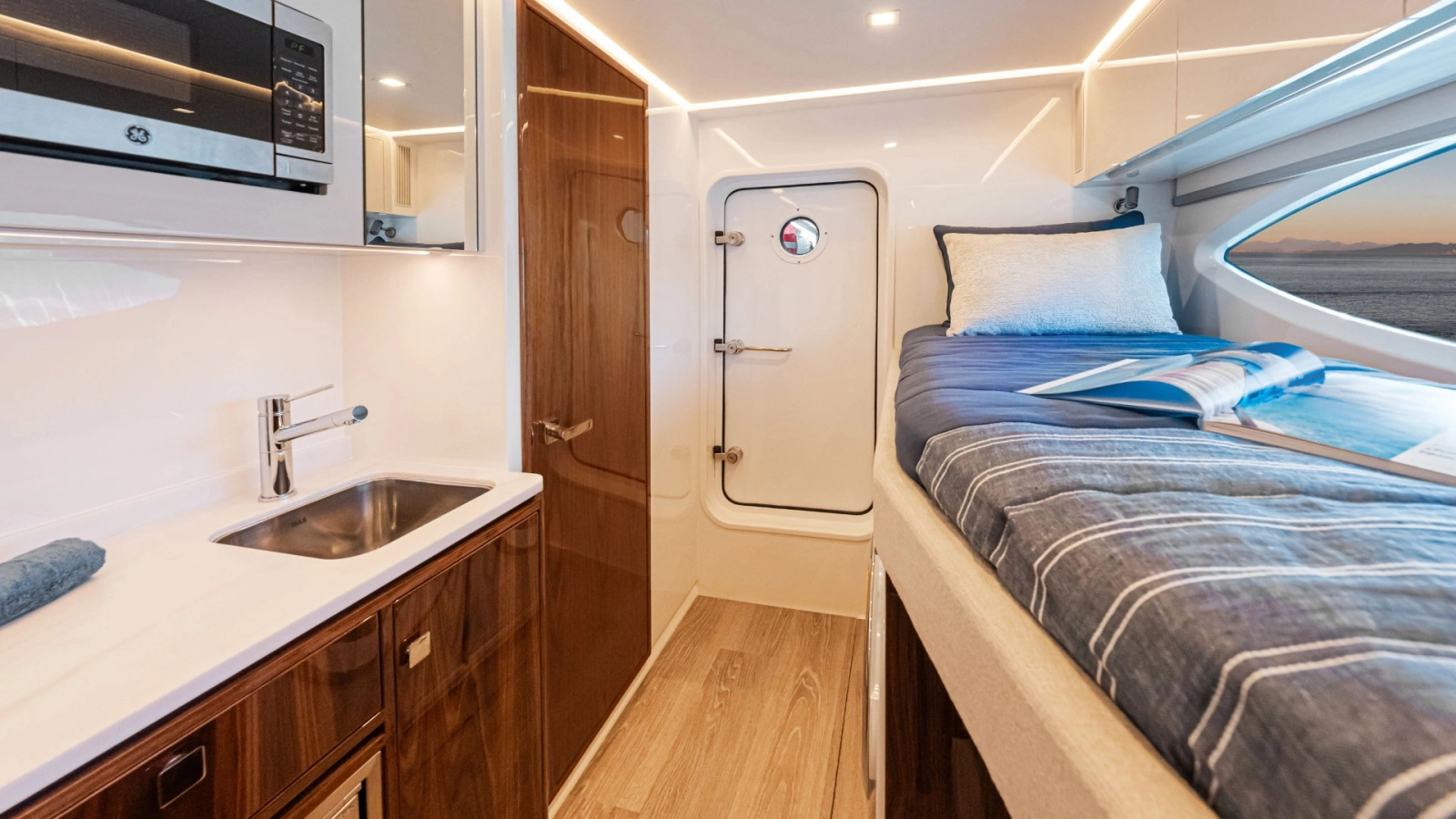 6800 SPORT YACHT 68ft Riviera Yacht For Sale