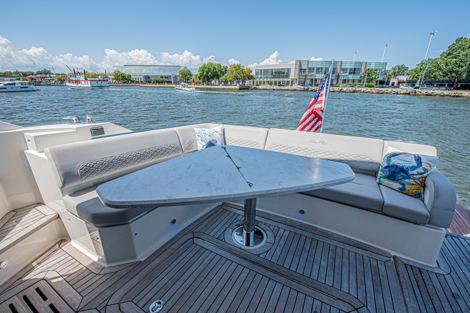 2018 Sea Ray L550