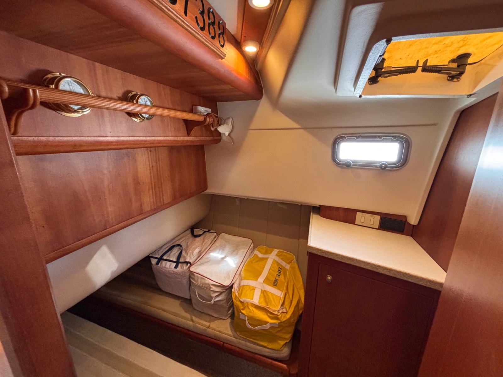 2003 Mainship 390 Trawler