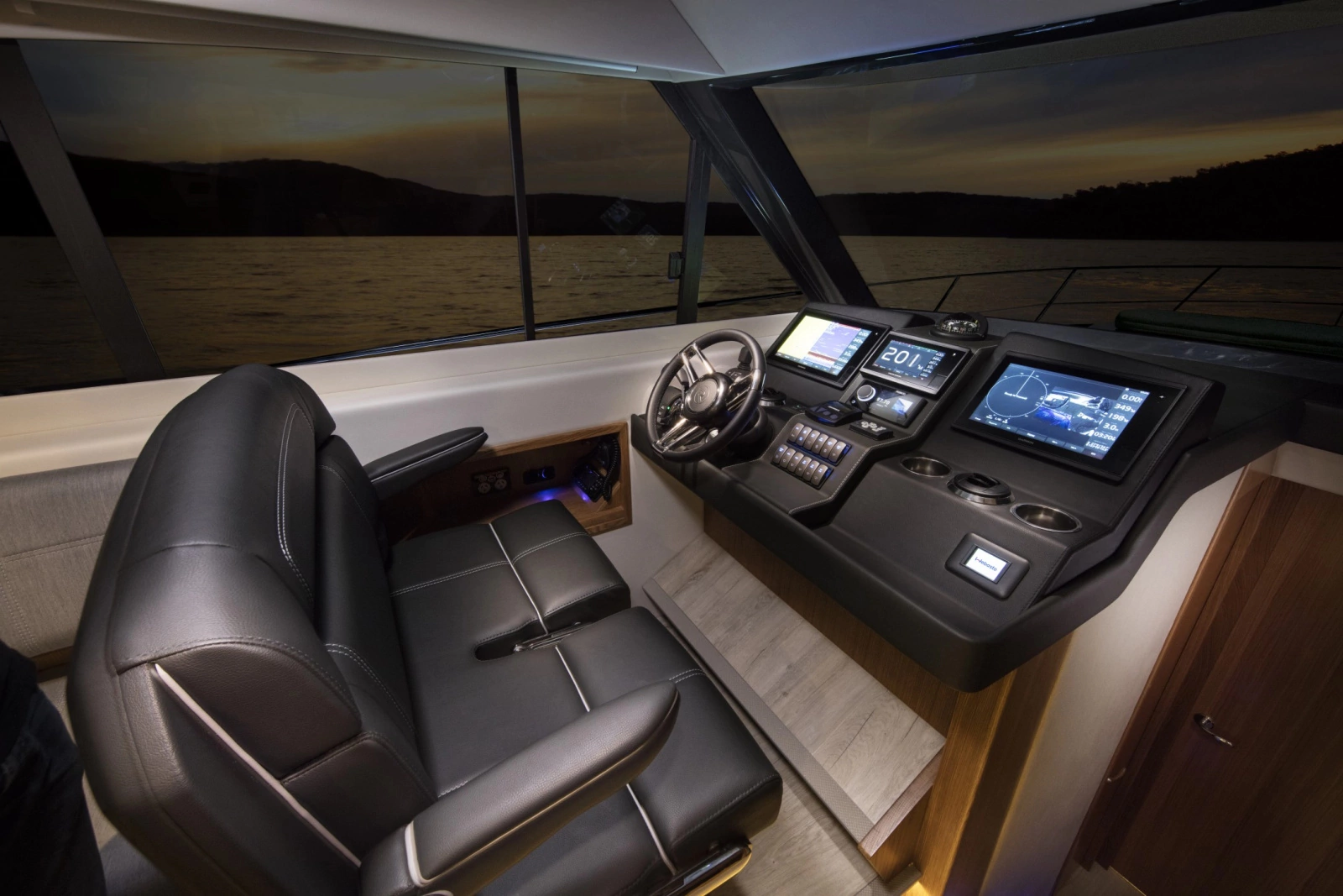 395 SUV 40ft Riviera Yacht For Sale