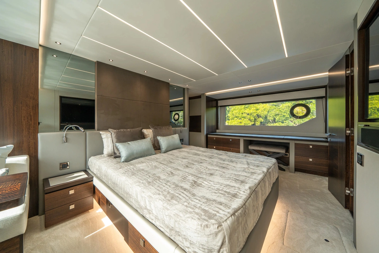 76 YACHT 76ft Sunseeker Yacht For Sale