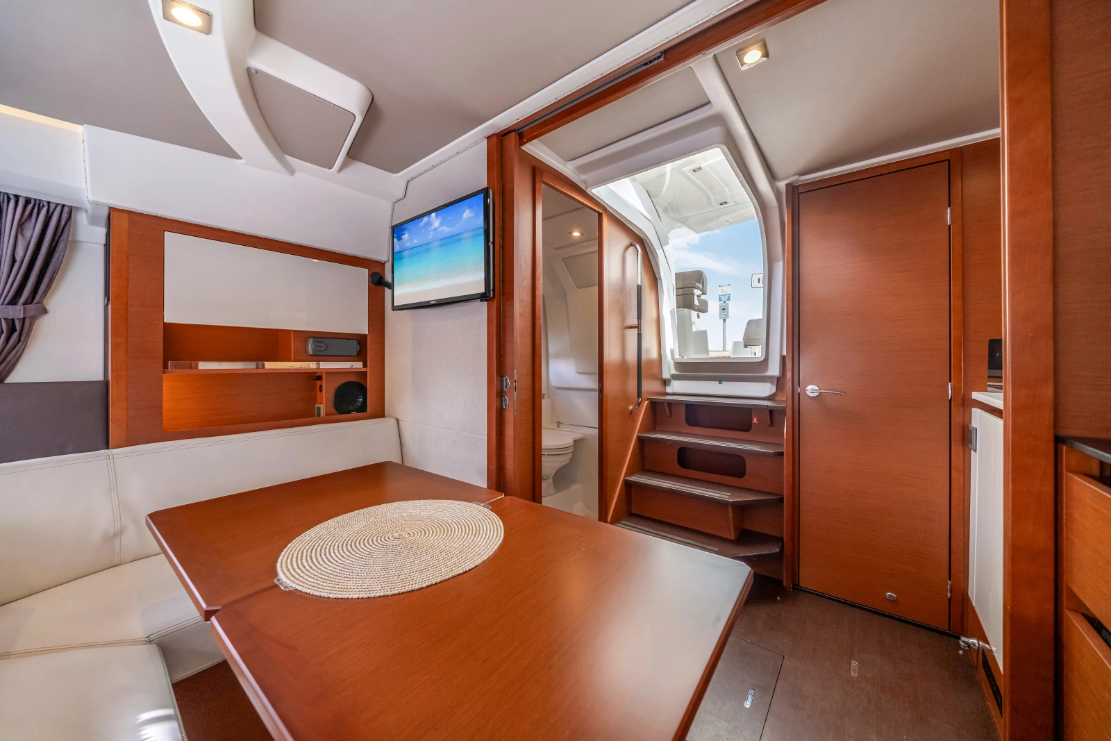 2016 Jeanneau Leader 36