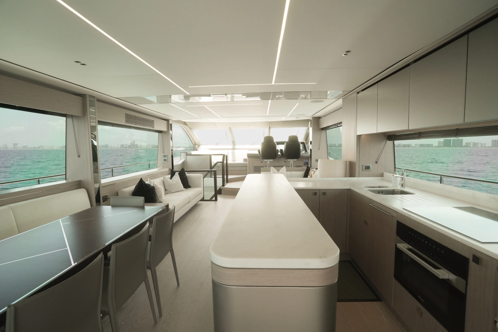 2025 Sunseeker 76 Yacht