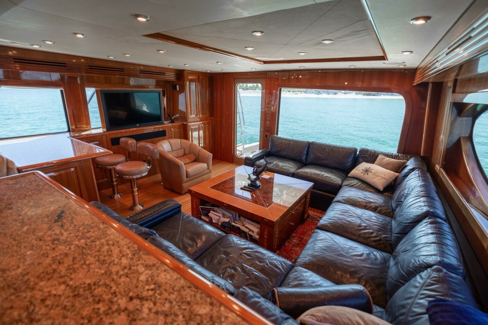 68' 2005 Hatteras 68 Convertible