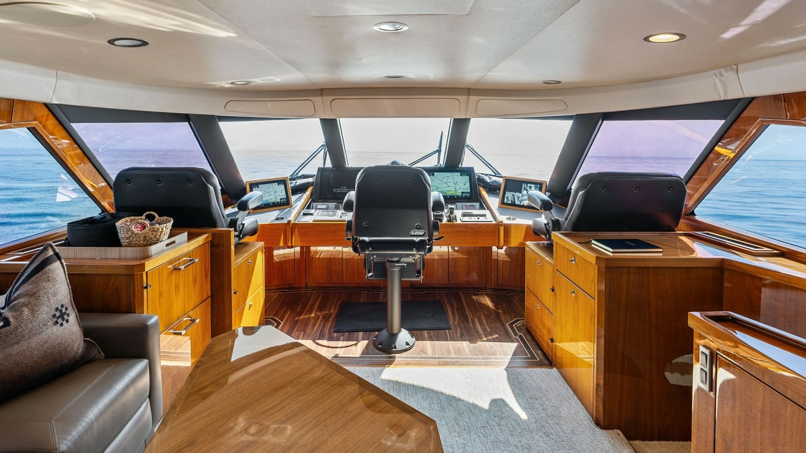 Spacious Helm with Panoramic Views