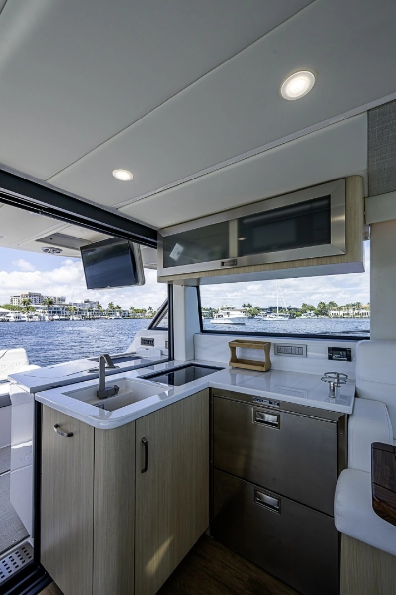 2025 Regal 38 XO