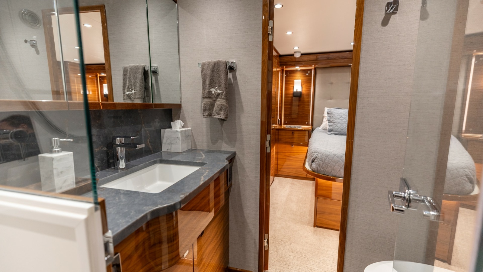 Luxurious Ensuite Bathroom and Stateroom