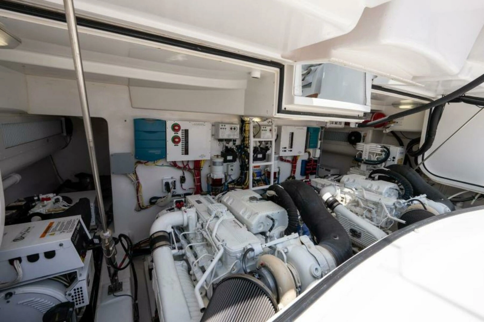 Viking 42 - Drop'Em - Engine