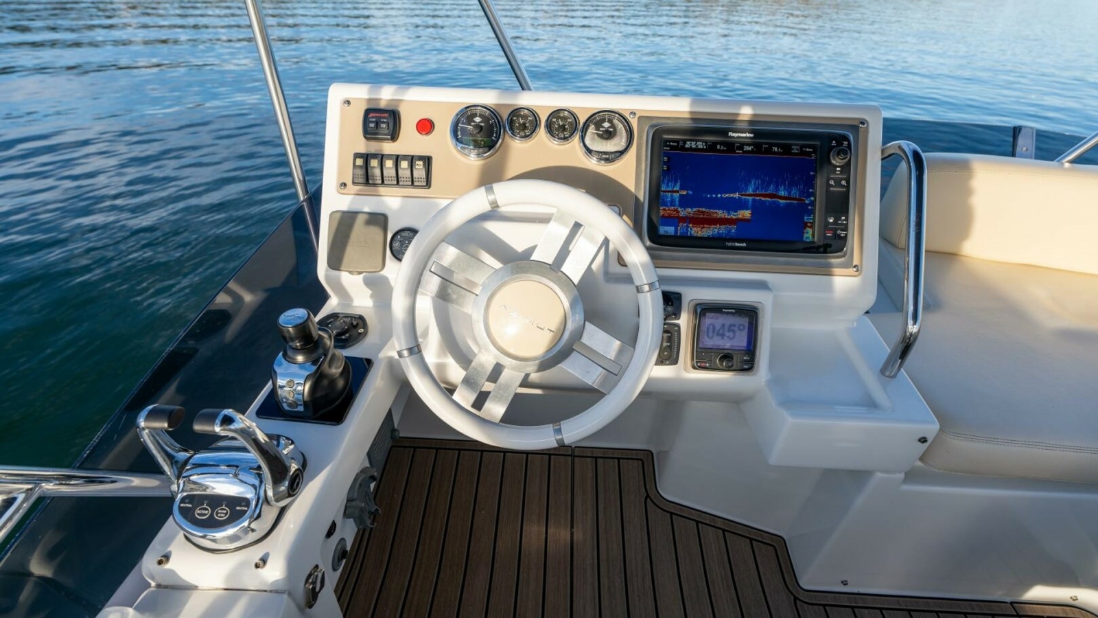 40' 2013 Azimut 40 Flybridge