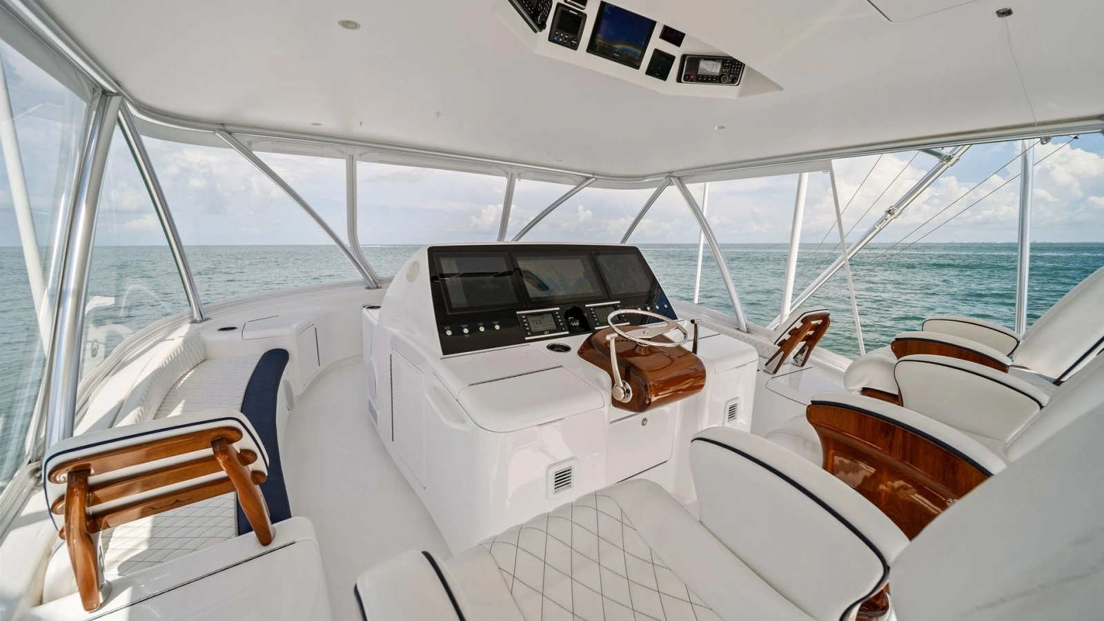 Flybridge Helm with Panoramic Views