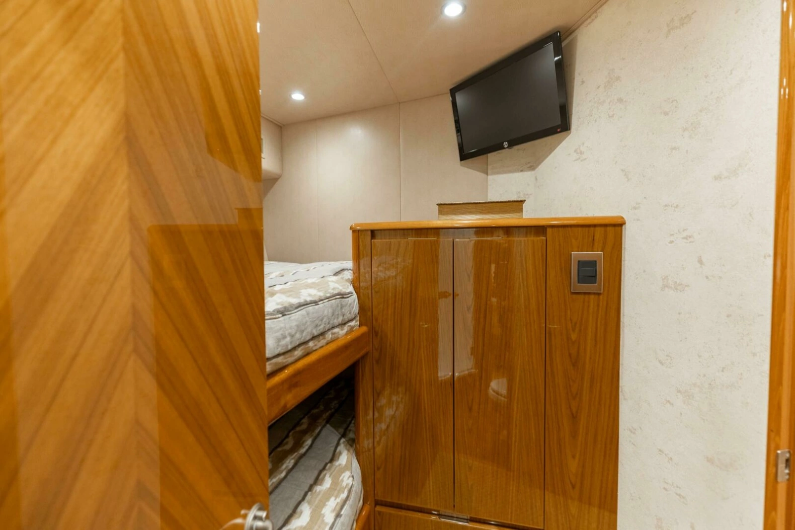 2013 Viking 76 Convertible photo 51