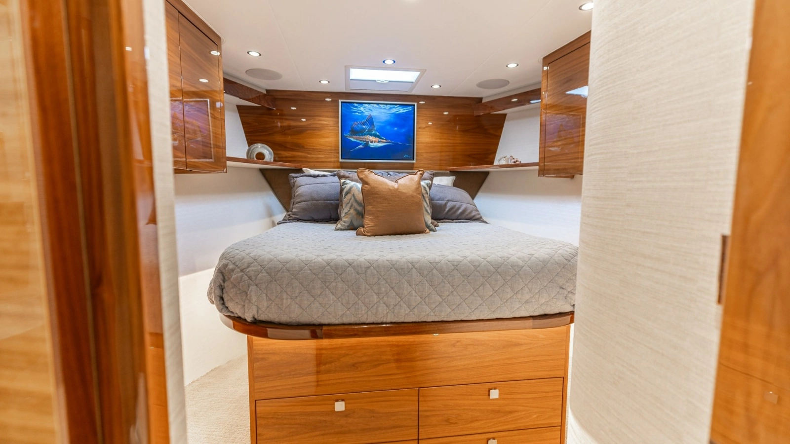 Luxurious Forward Stateroom