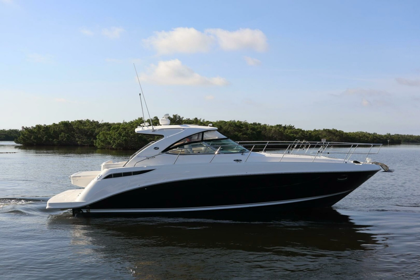 2015 Sea Ray 410 Sundancer photo 1