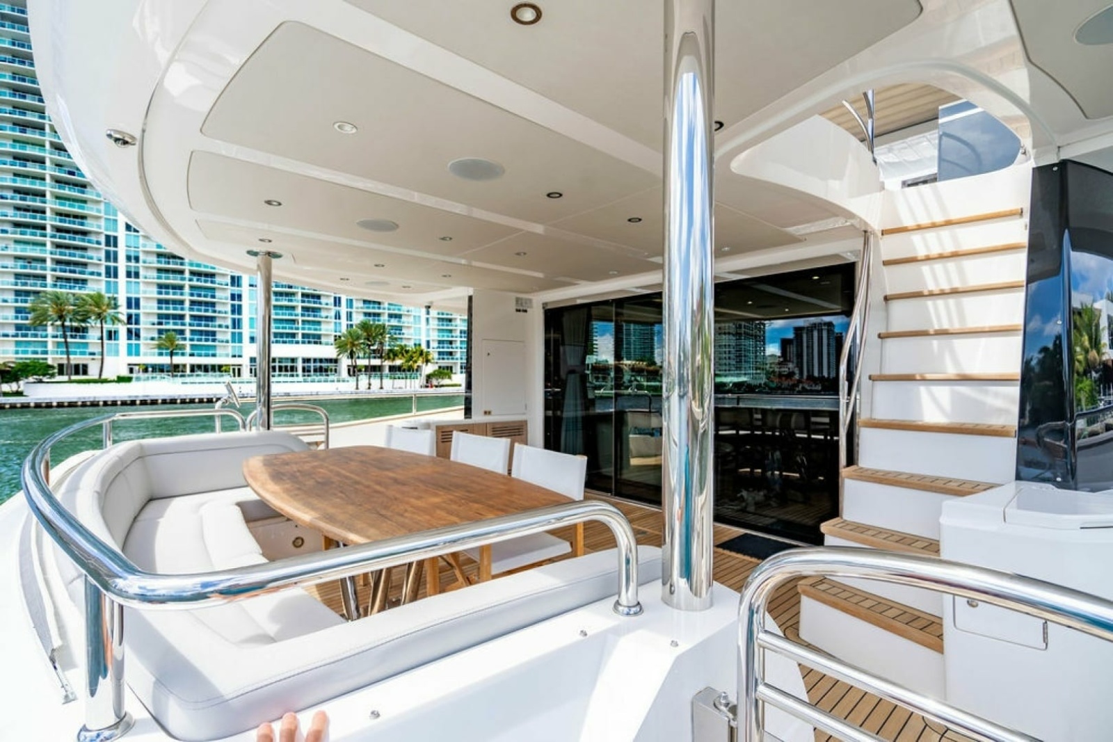 2019 Sunseeker 95 Motor Yacht