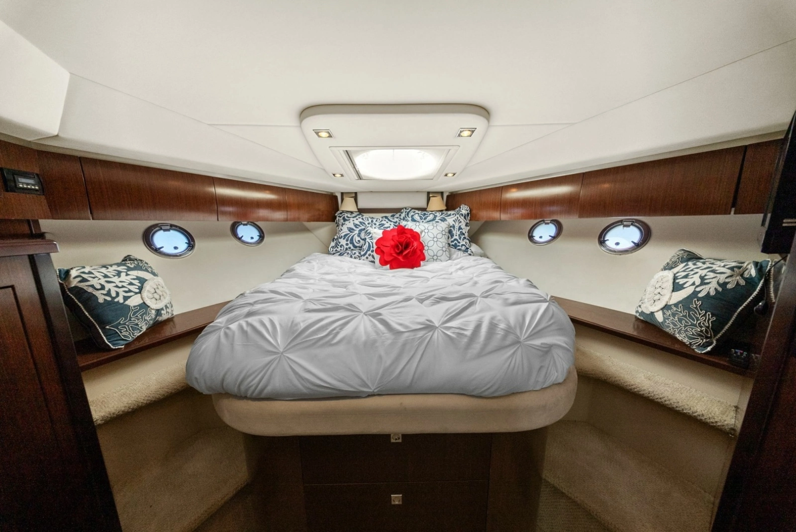 2012 Cruiser Yachts 54 Cantius - Stateroom 