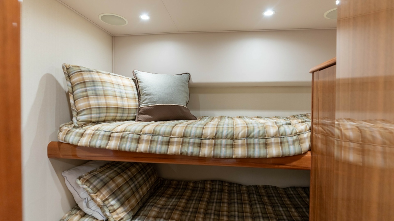 Cozy Twin Cabin with Bunks