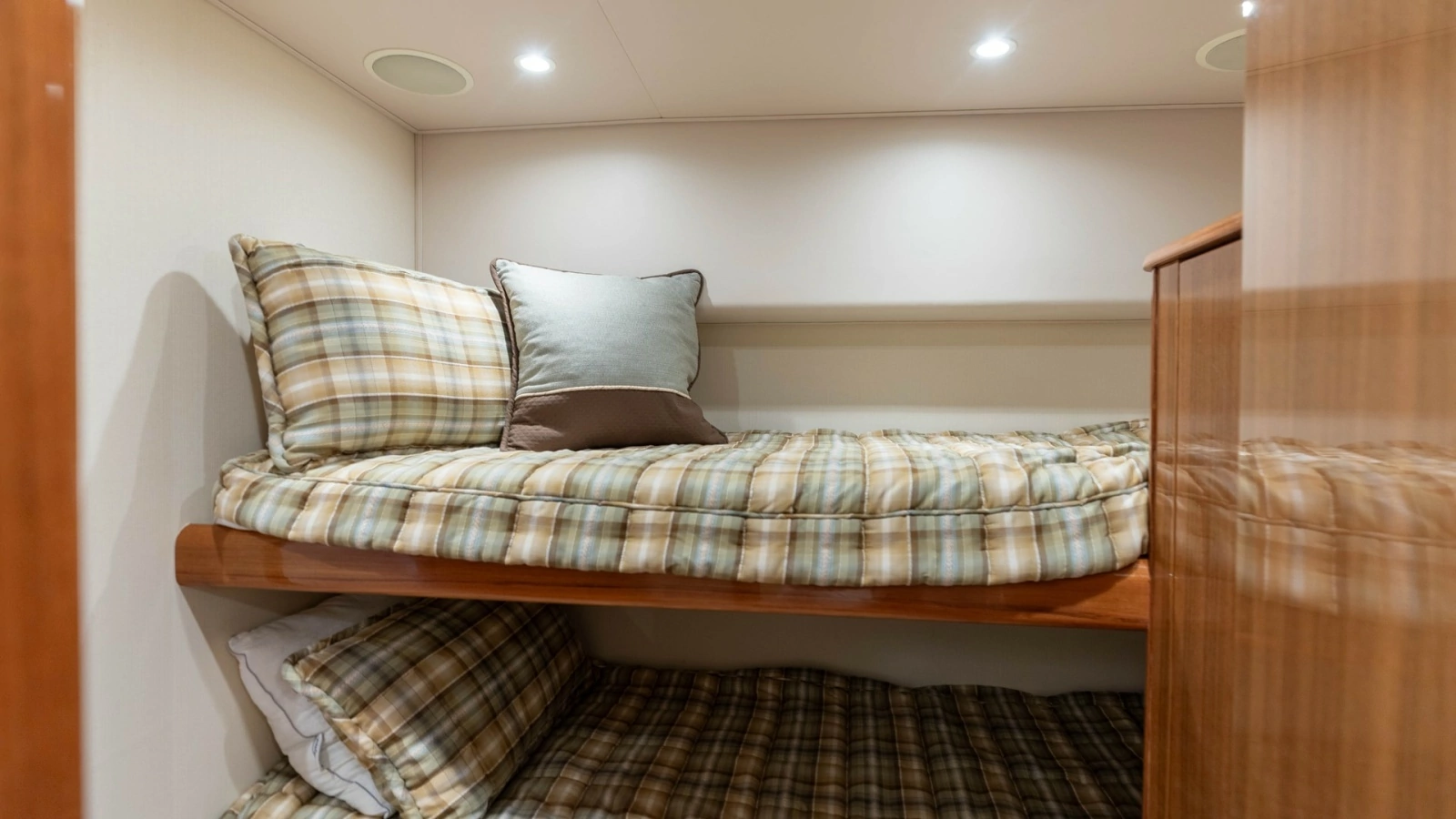 Cozy Twin Cabin with Bunks