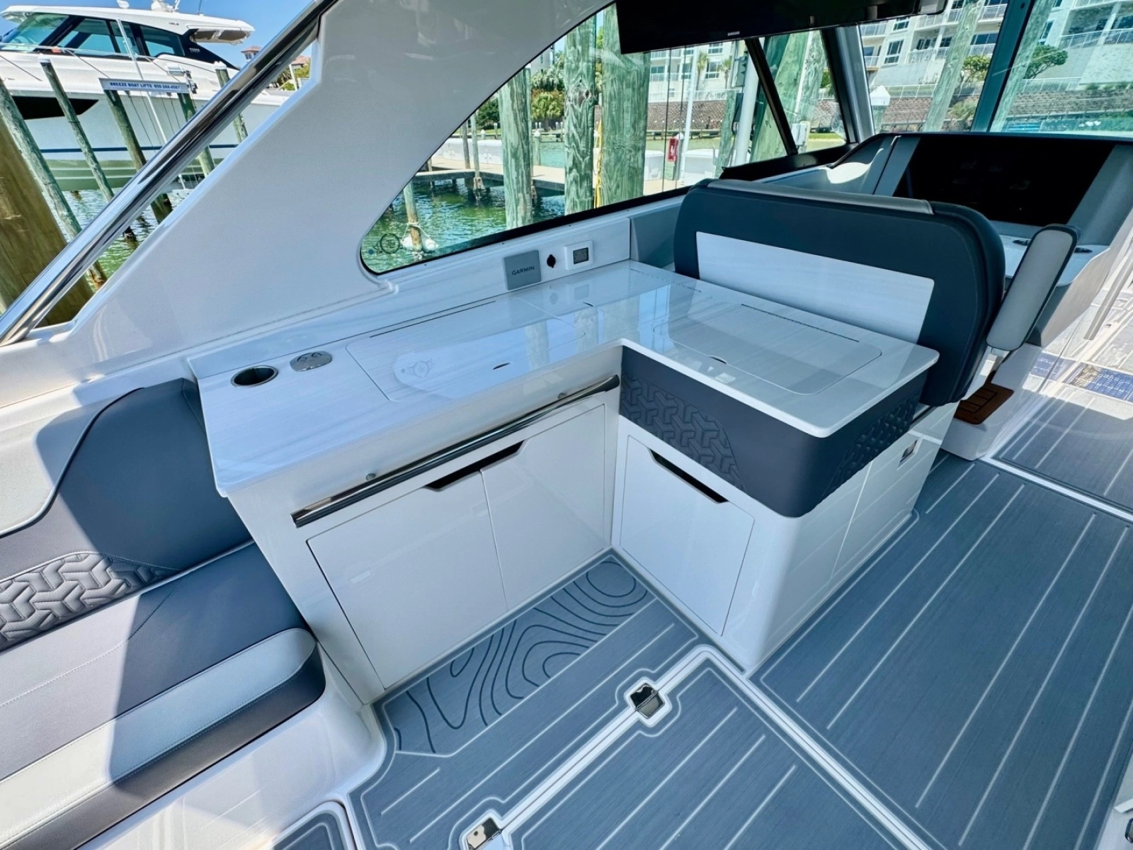 2025 Regal LS36-