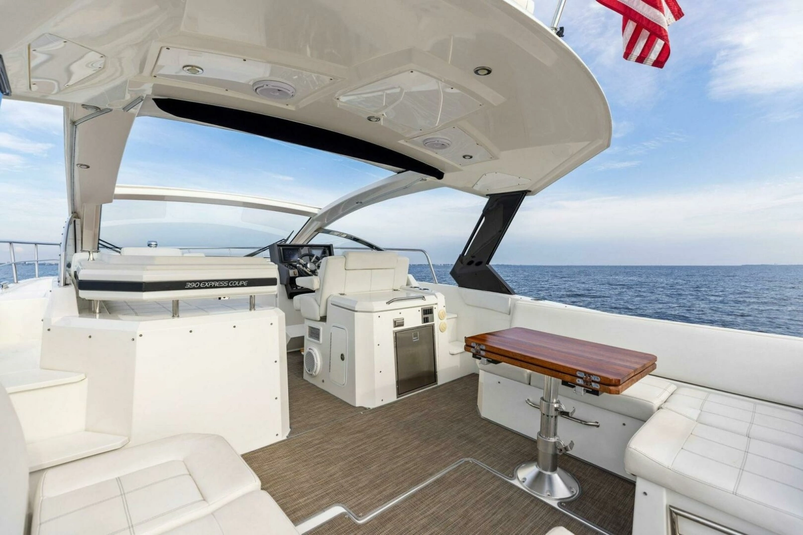 2015 Cruisers 390 EC 'Blue Runner'