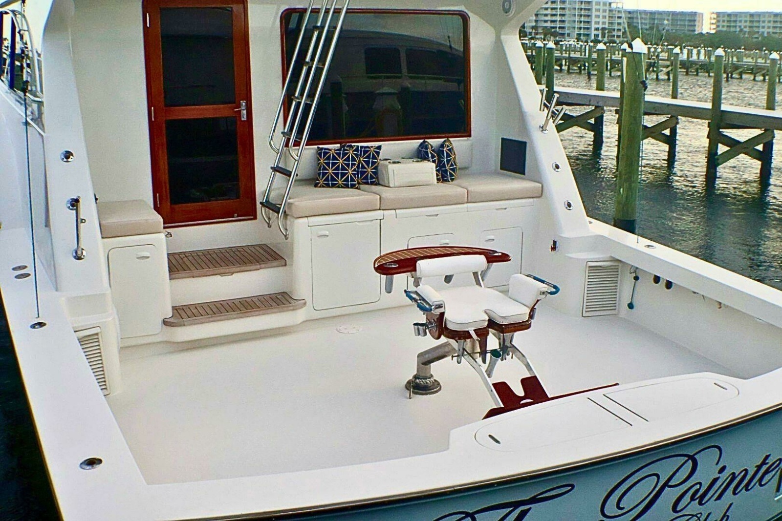 73' 2001 Donzi 73 Sport Yacht