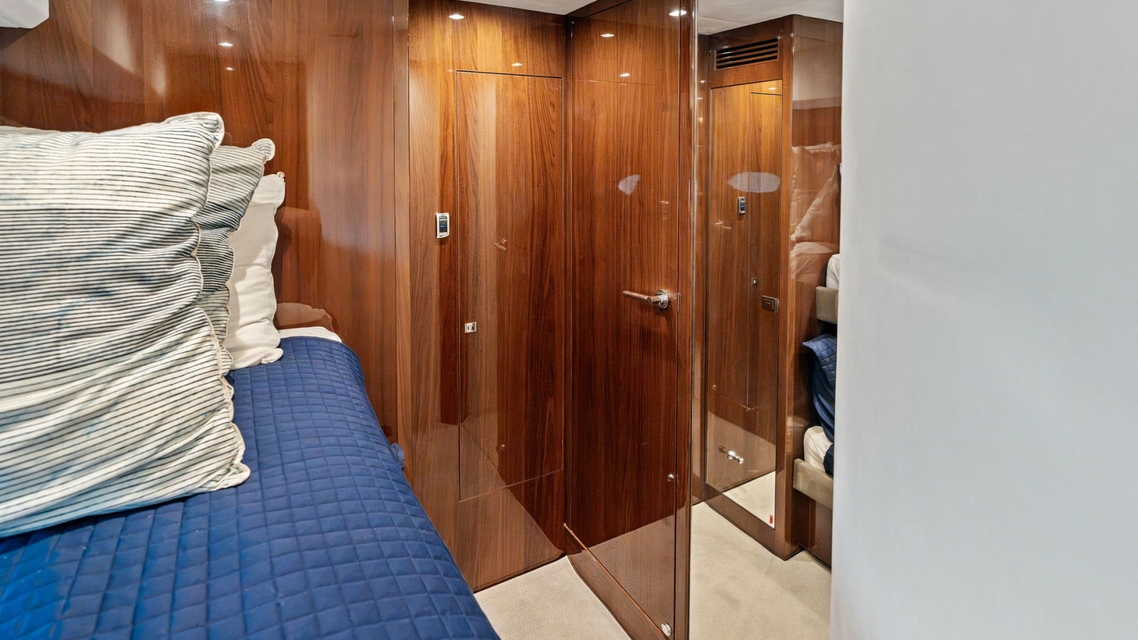 Guest Cabin with Ensuite Access