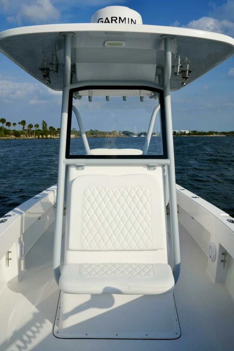 Reef Runner 23 - Seating
