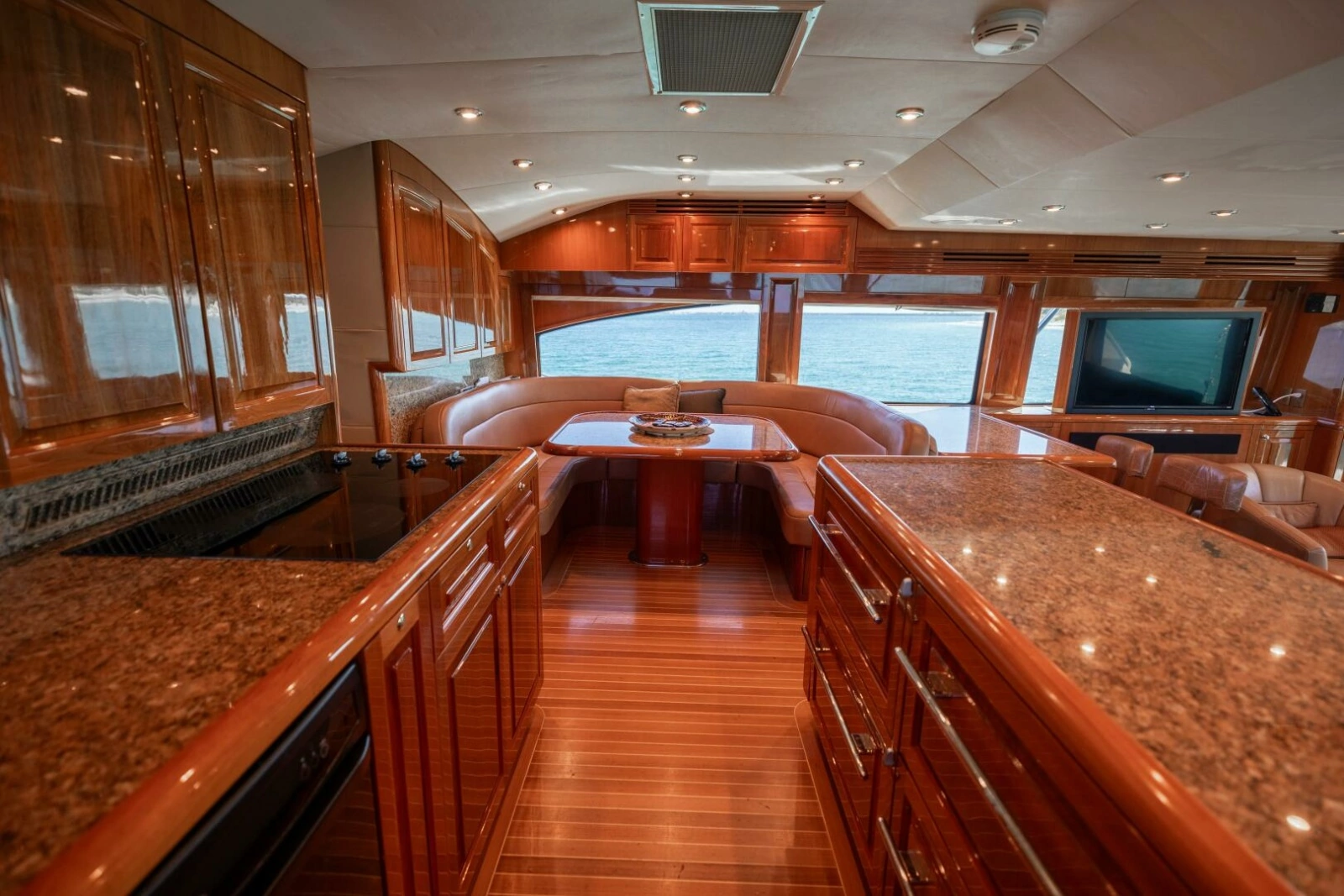 2005 Hatteras 68 Convertible photo 7
