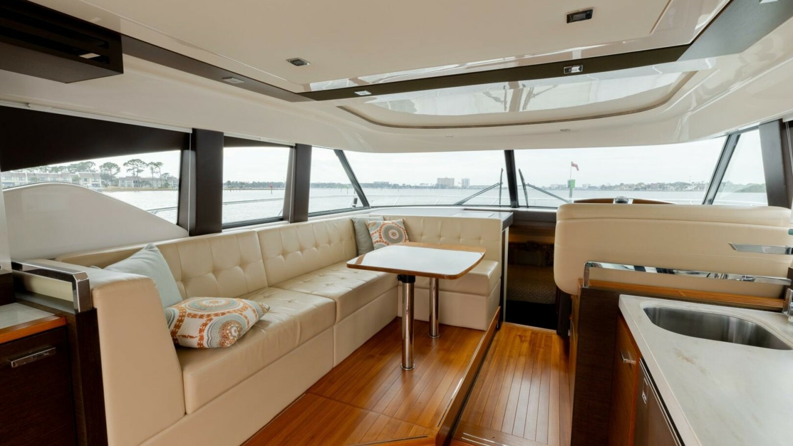 44' 2015 Tiara Yachts 44 Coupe