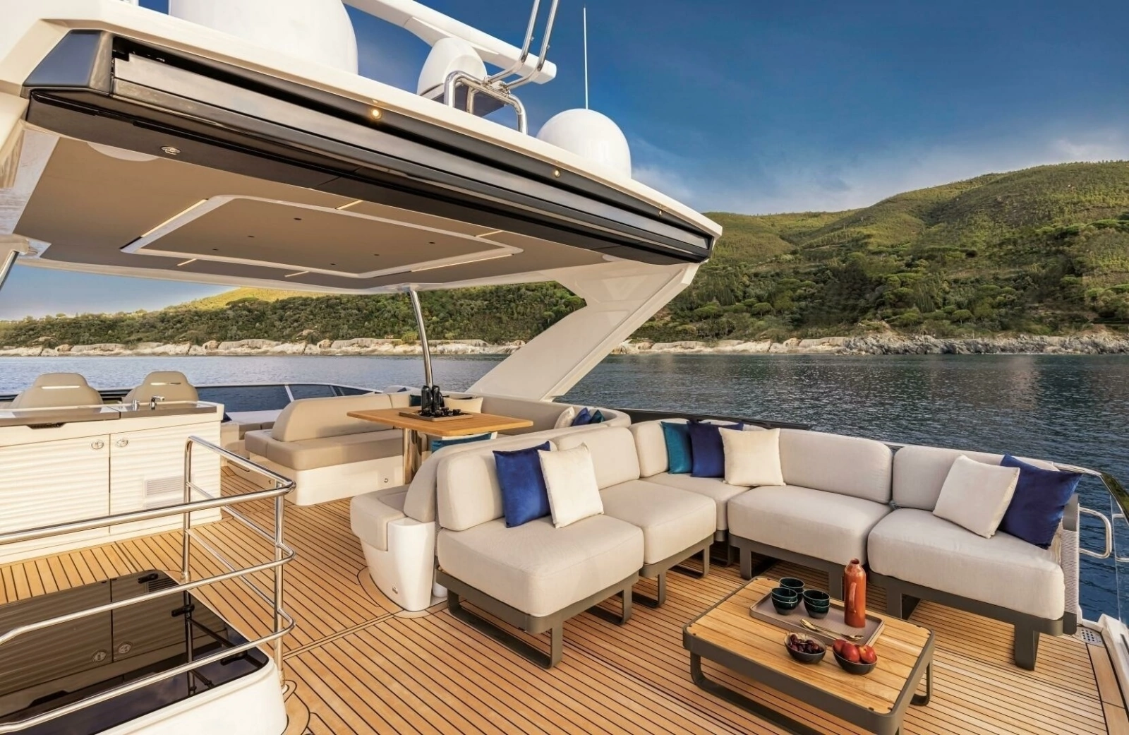 2027 60 Absolute Flybridge - Flybridge