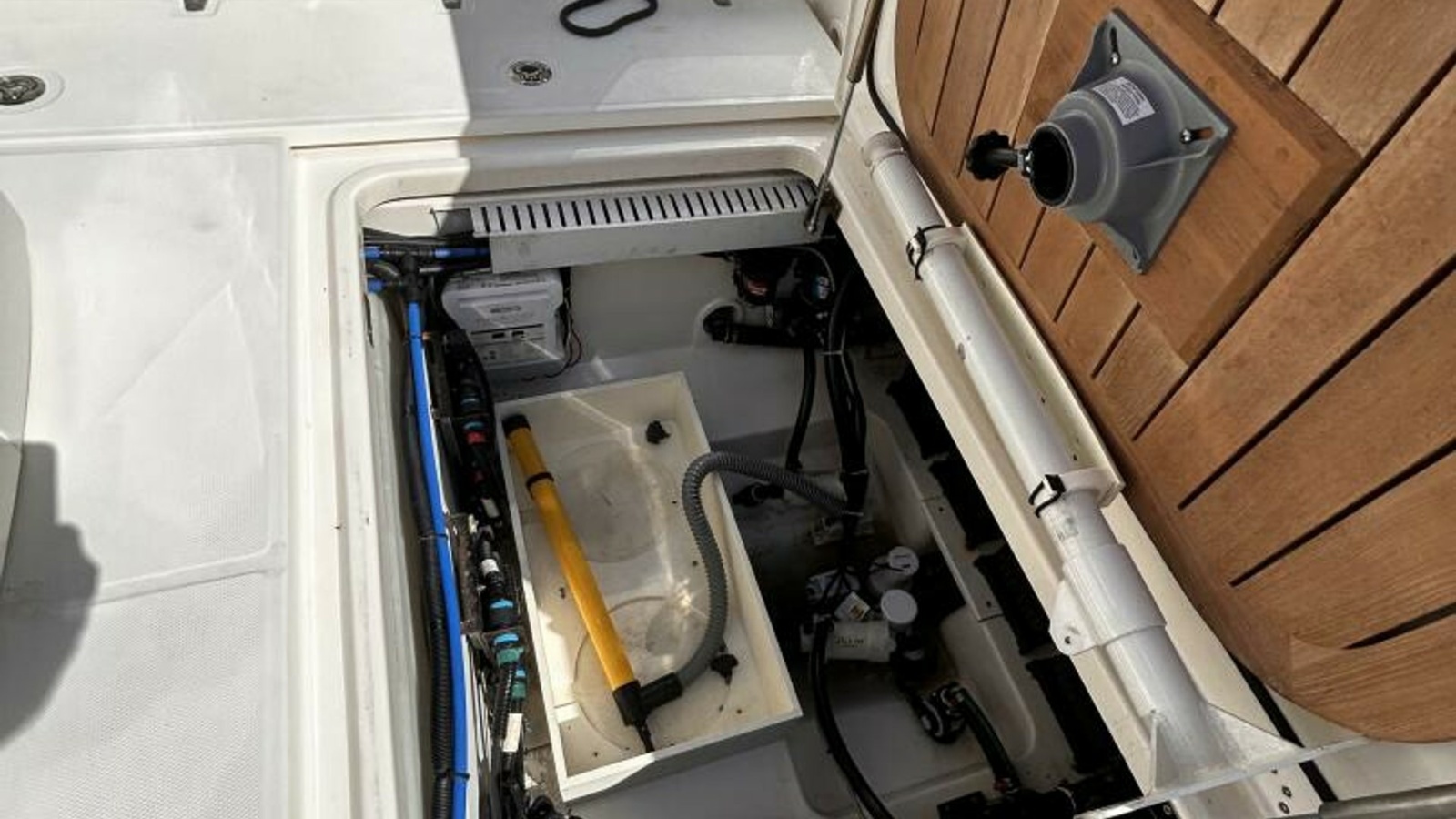 33' 2017 Boston Whaler 330 Outrage