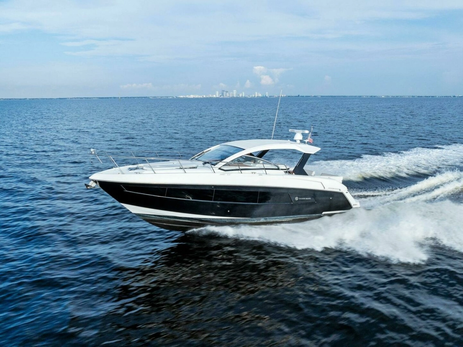 2015 Cruisers 390 EC 'Blue Runner'