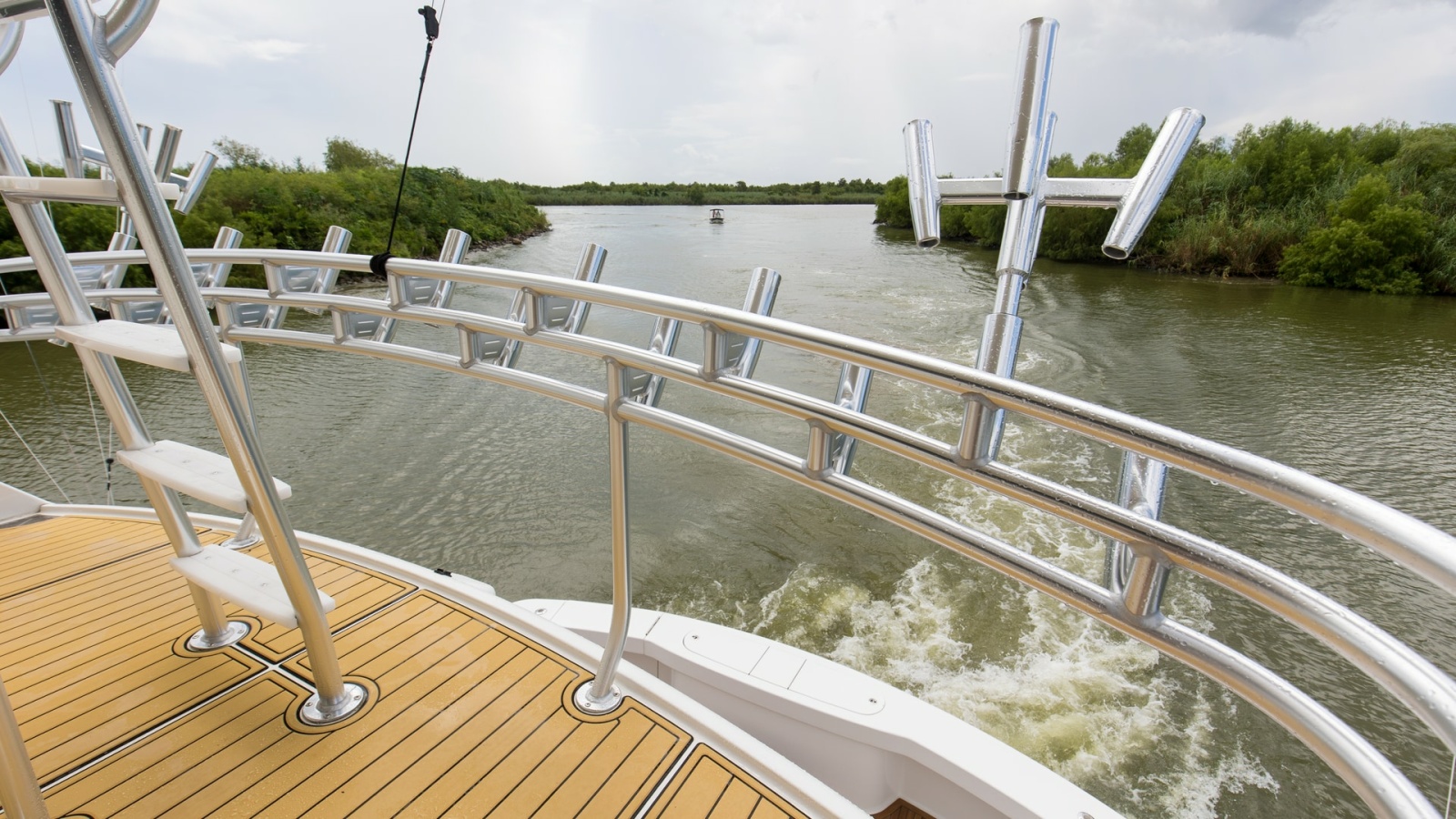 2017 72 Viking Enclosed Bridge Share-E Bridge Deck (5)