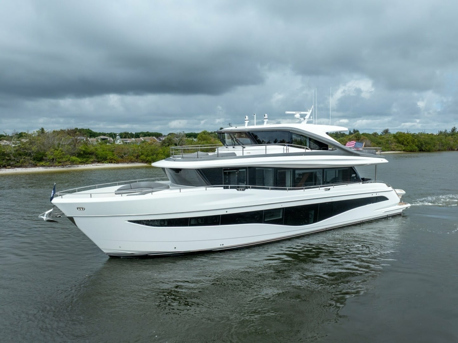 Princess 80 LANIKAI - Port Bow Profile