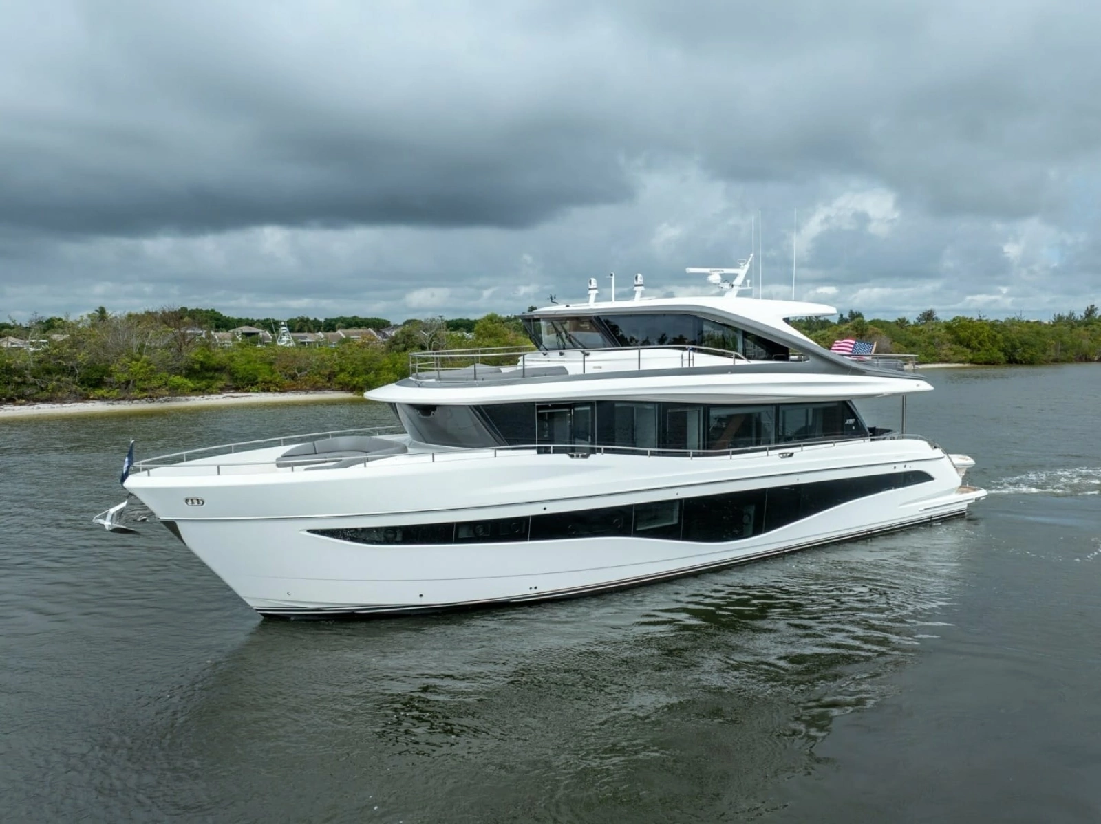 Princess 80 LANIKAI - Port Bow Profile