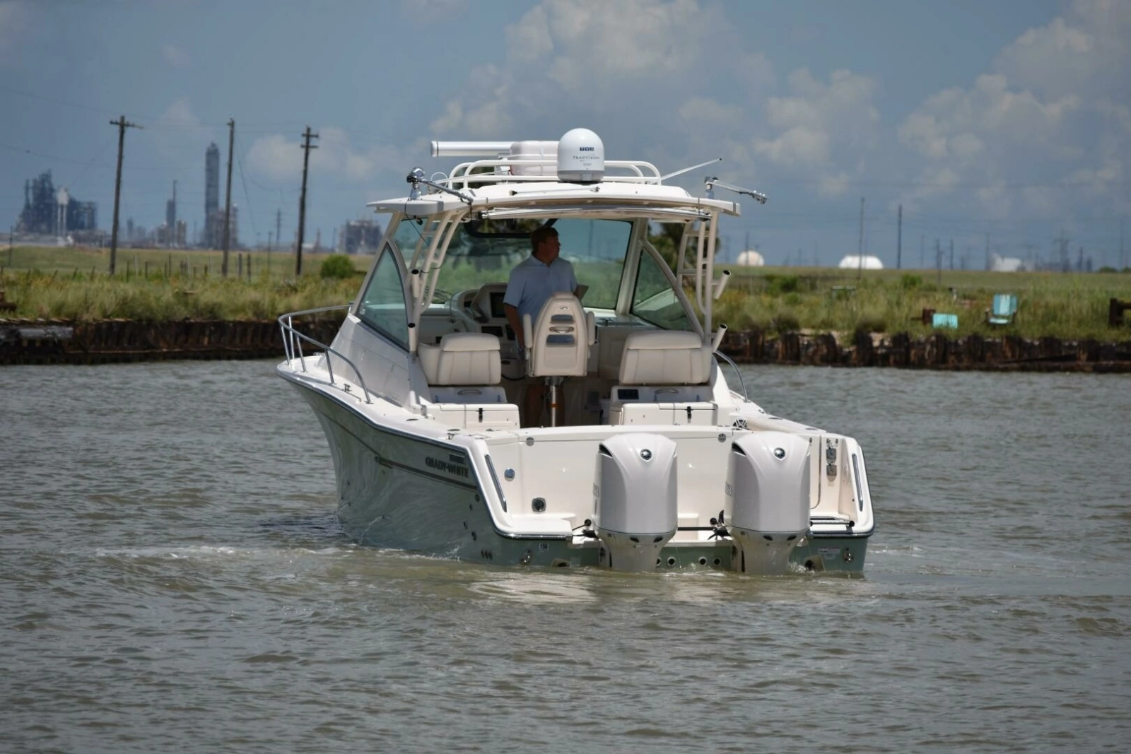 2016 Grady-White 330 Express 