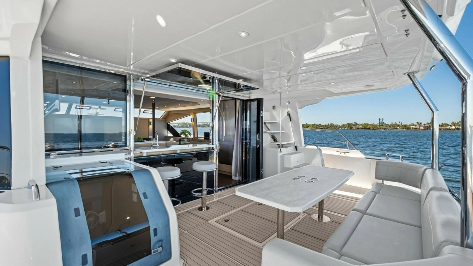 2022 Aquila 54 Yacht
