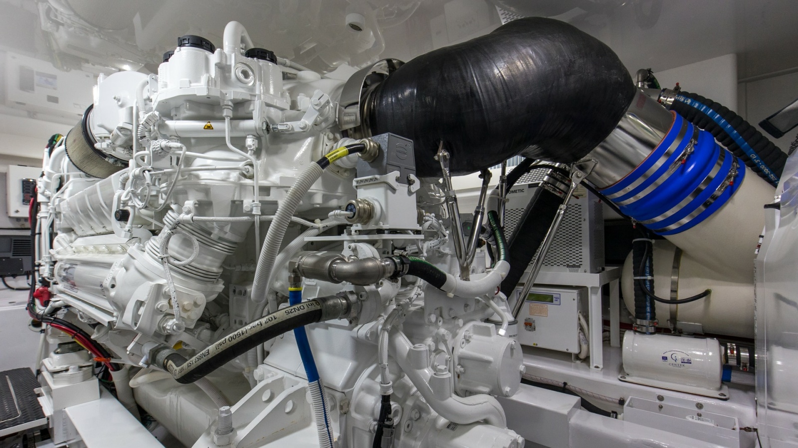 2022 Viking Convertible Cole Play Engine Room (4)
