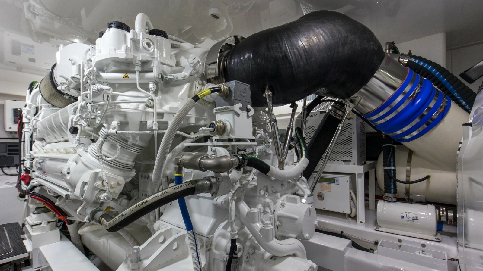 2022 Viking Convertible Cole Play Engine Room (4)