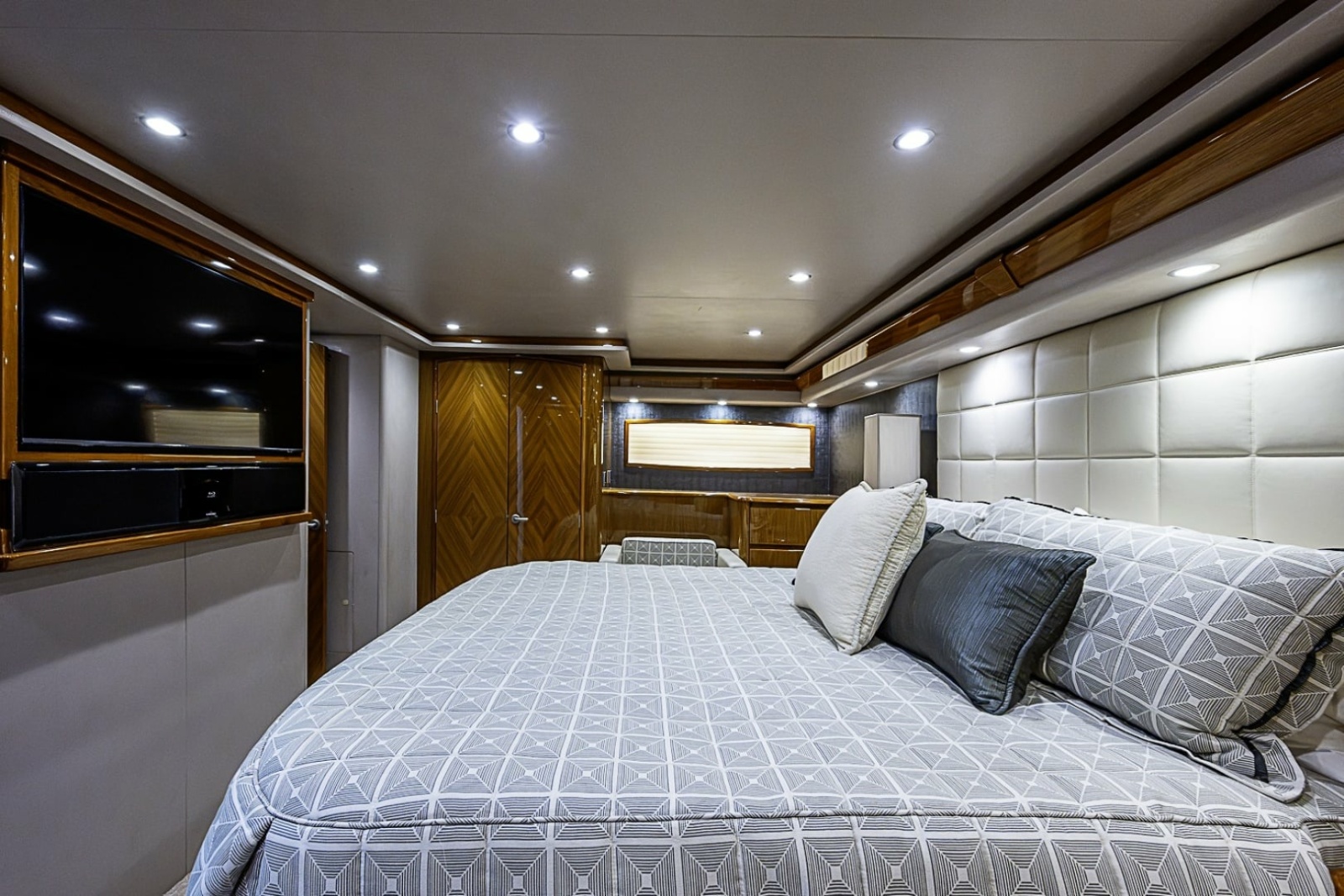 2011 Viking 76 Enclosed Bridge