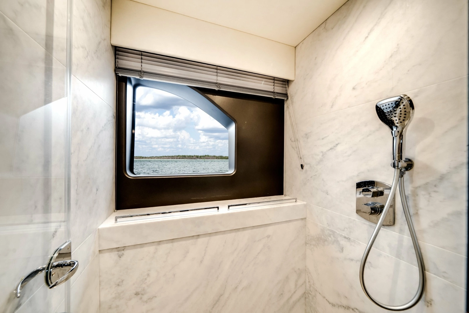 2019 Sunseeker 76 Flybridge