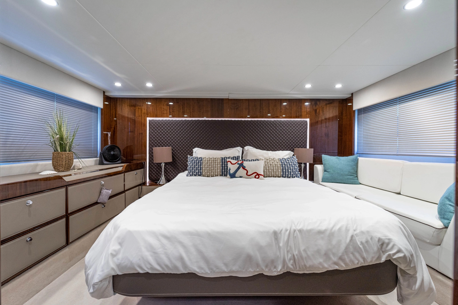 2019 Fairline Squadron 53