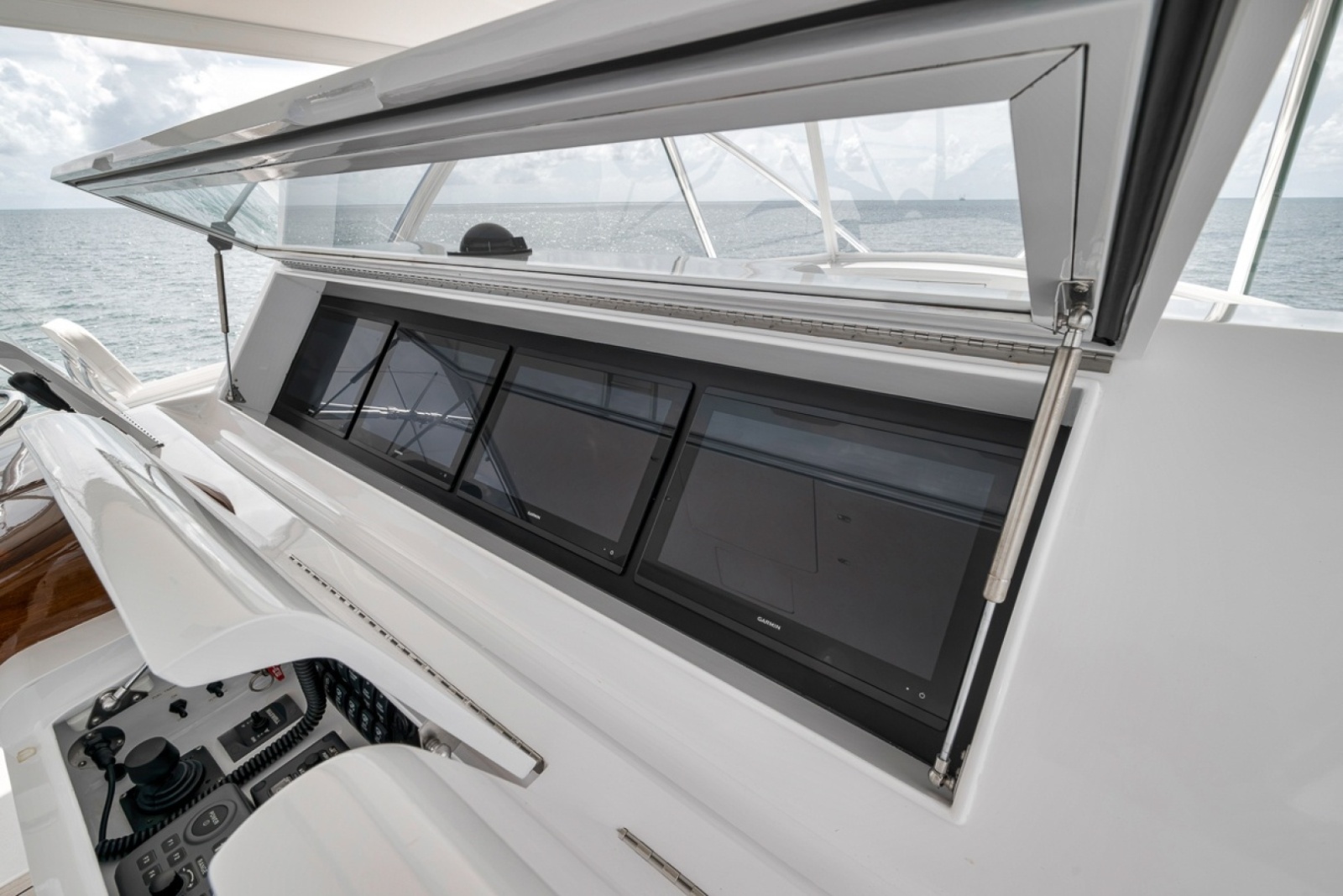 2021 Weaver 75 Convertible