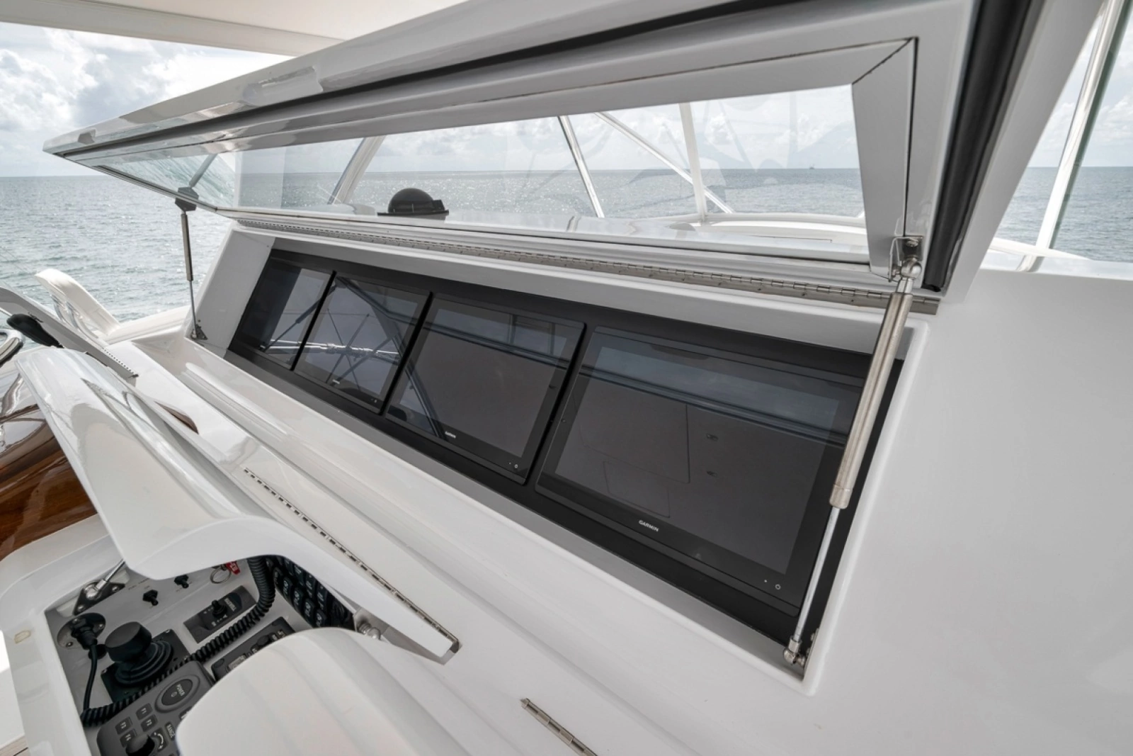 2021 Weaver 75 Convertible