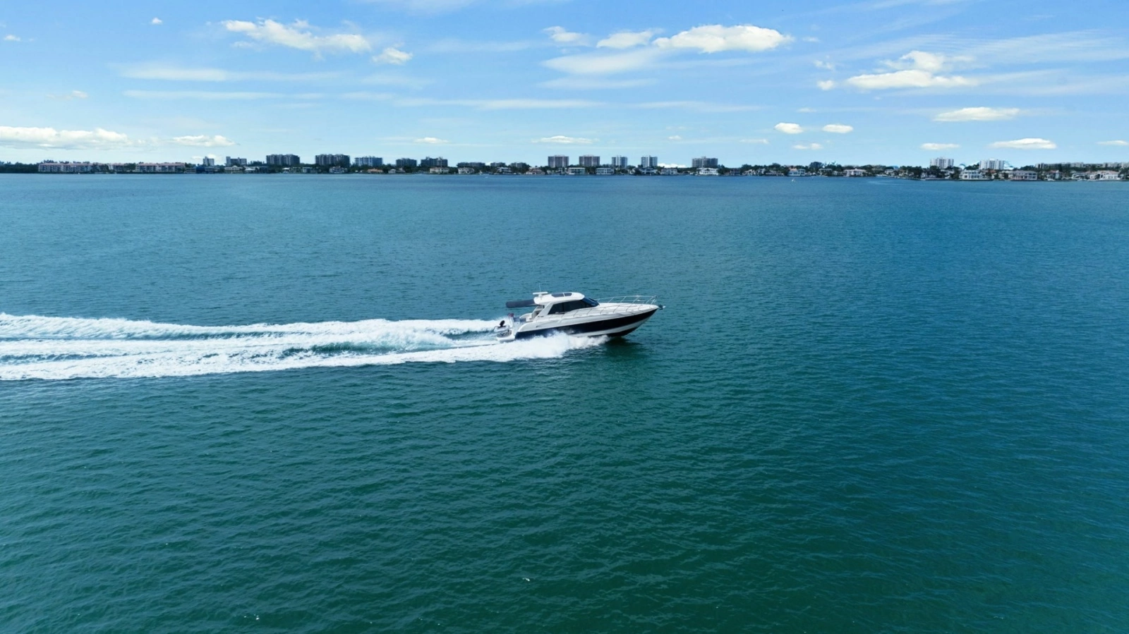 2014 Cruisers Yachts 48 Cantius