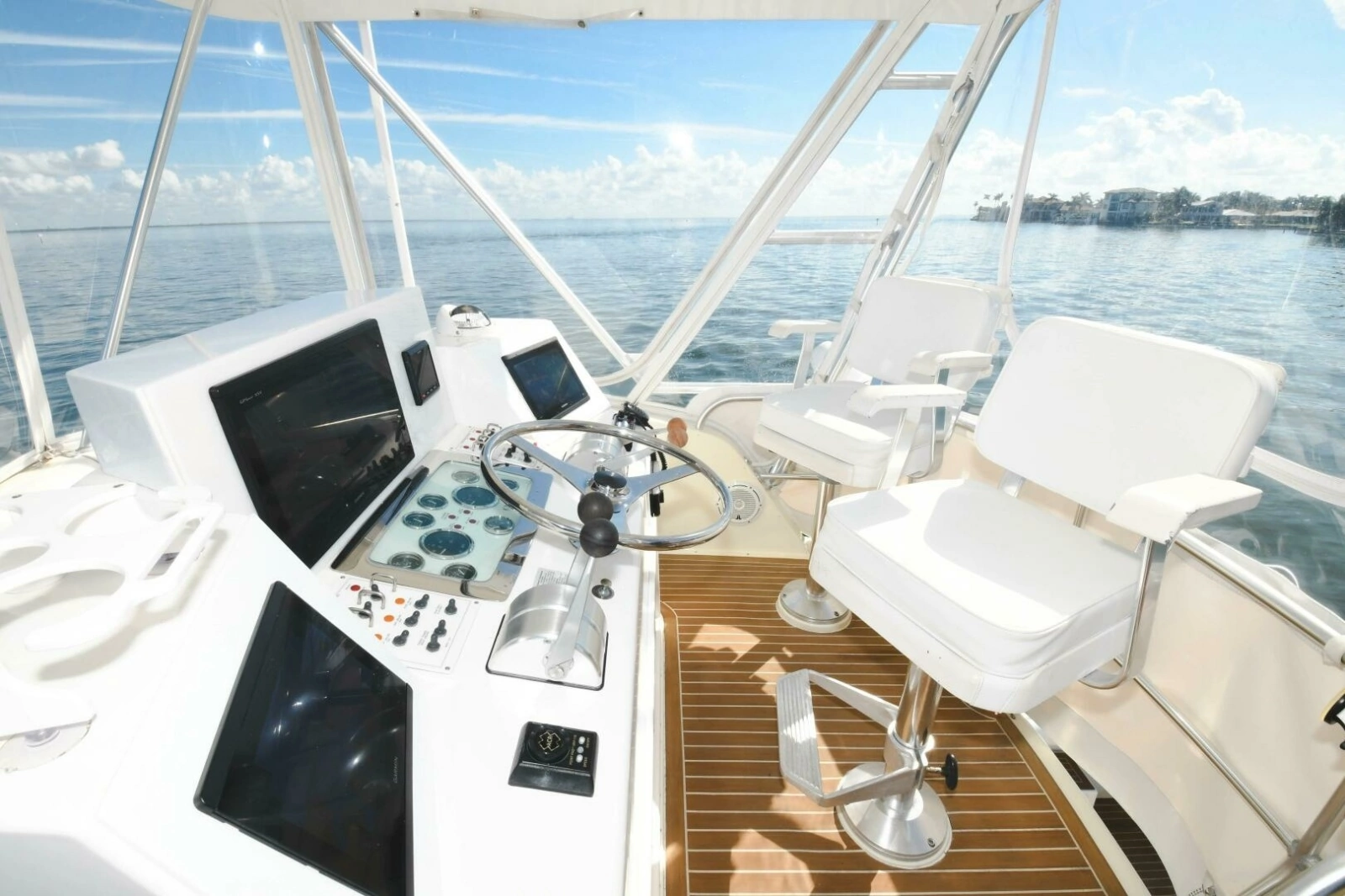 2001 35 Cabo Flybridge - VIKINGOS - Helm