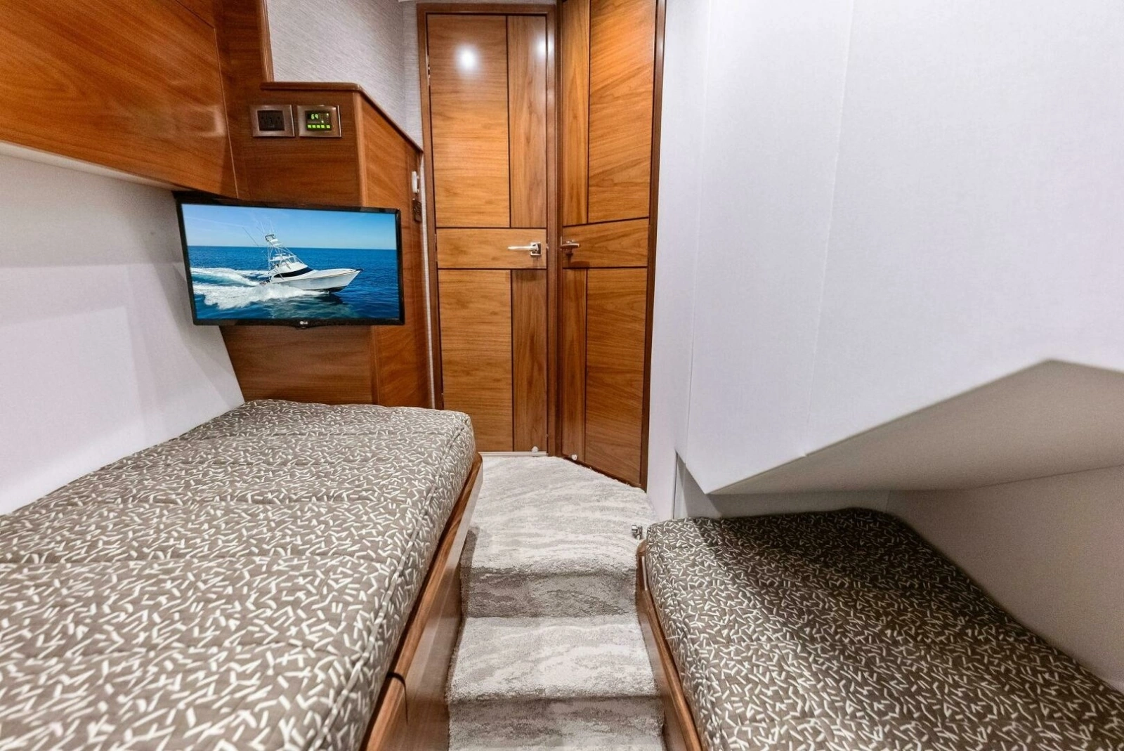 2023 Viking 64 Convertible- SIN PELO-Port Stateroom AFT
