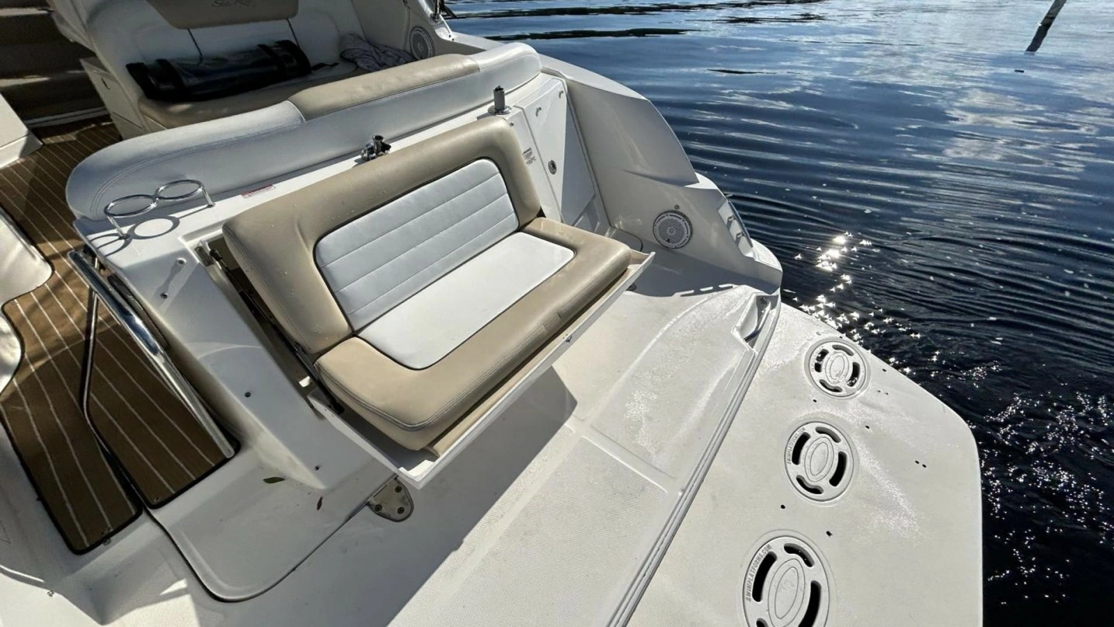 2009 Sea Ray 310 Sundancer  Andrews Place Aft Seating