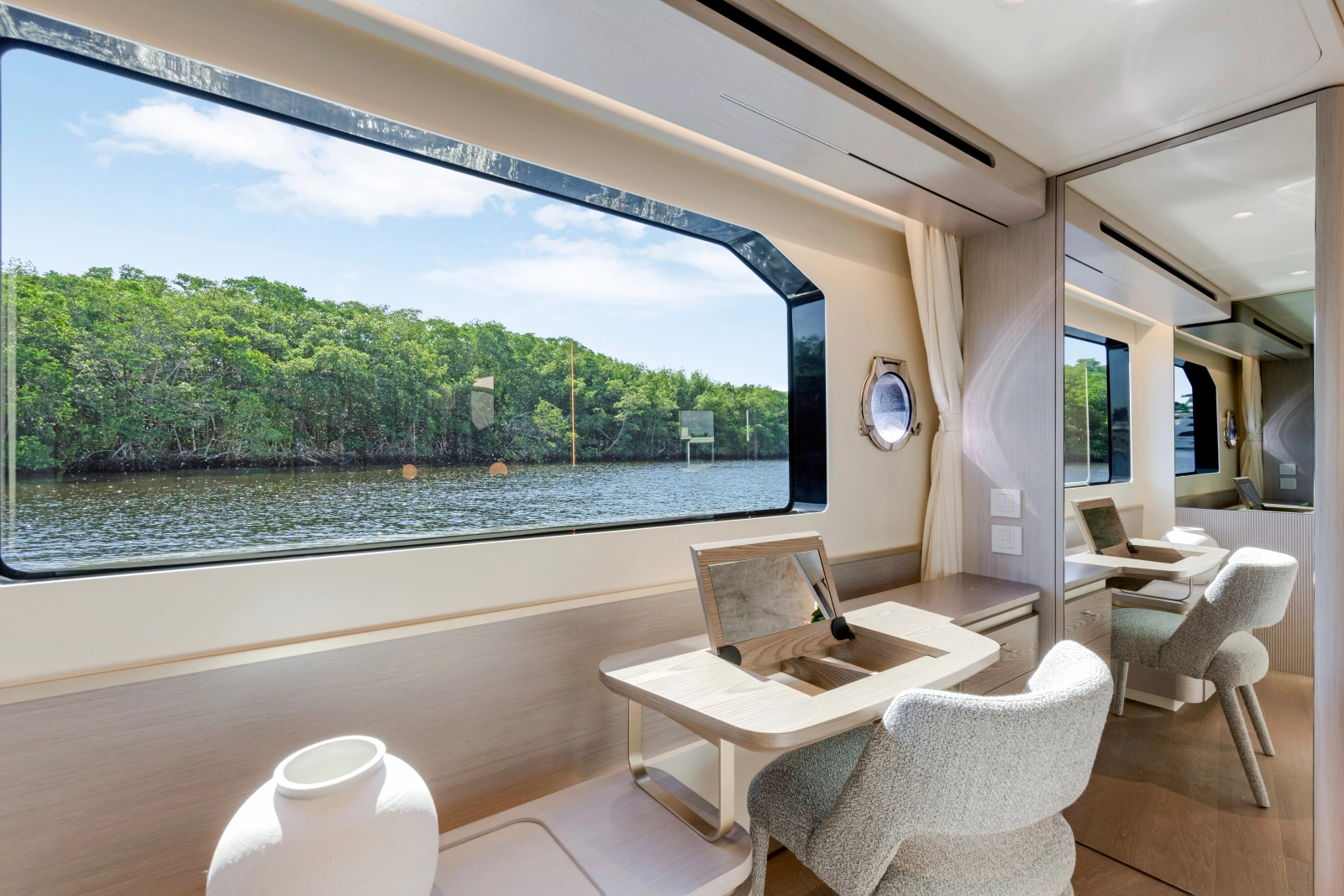 70 FLY 70ft Absolute Yacht For Sale