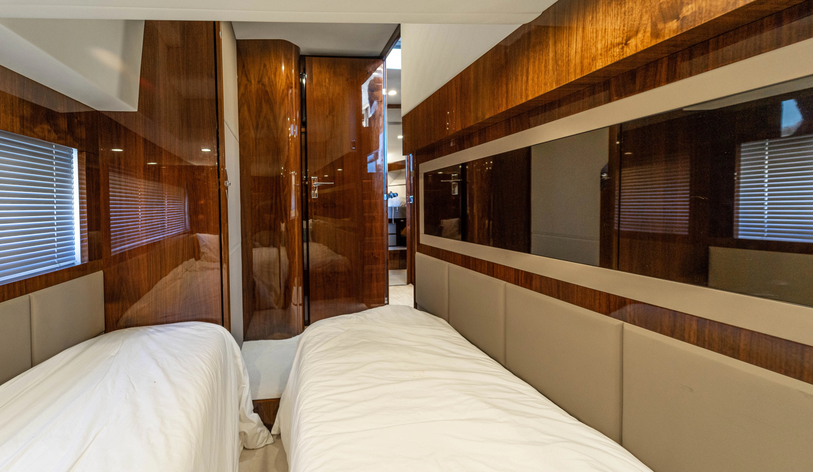 2019 Fairline Squadron 53