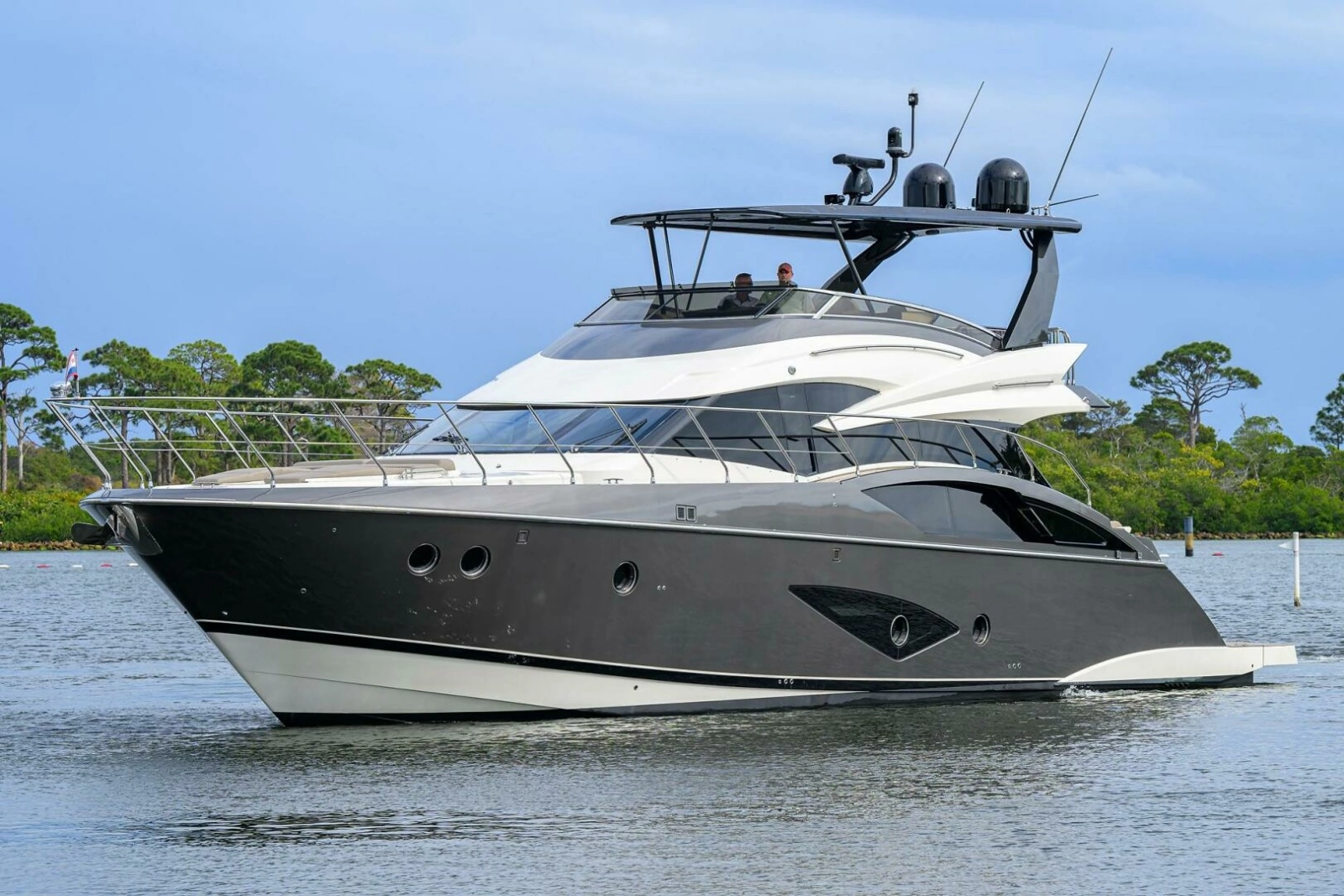 Marquis 66 ANDIAMO - Port Bow Profile